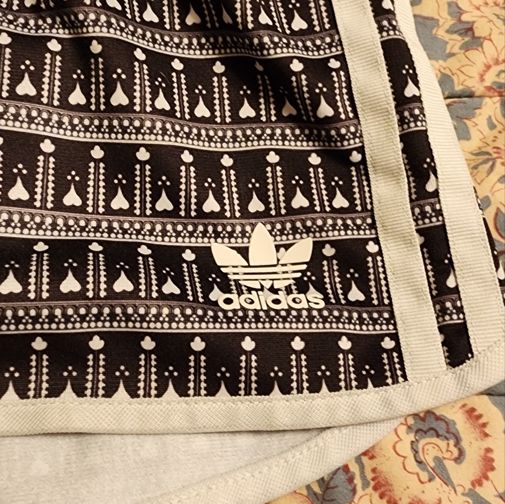 Adidas pavalo hearts shorts small